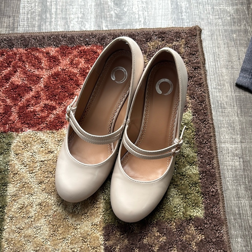 Journee Collection Women’s Wendy Block Heel Pumps